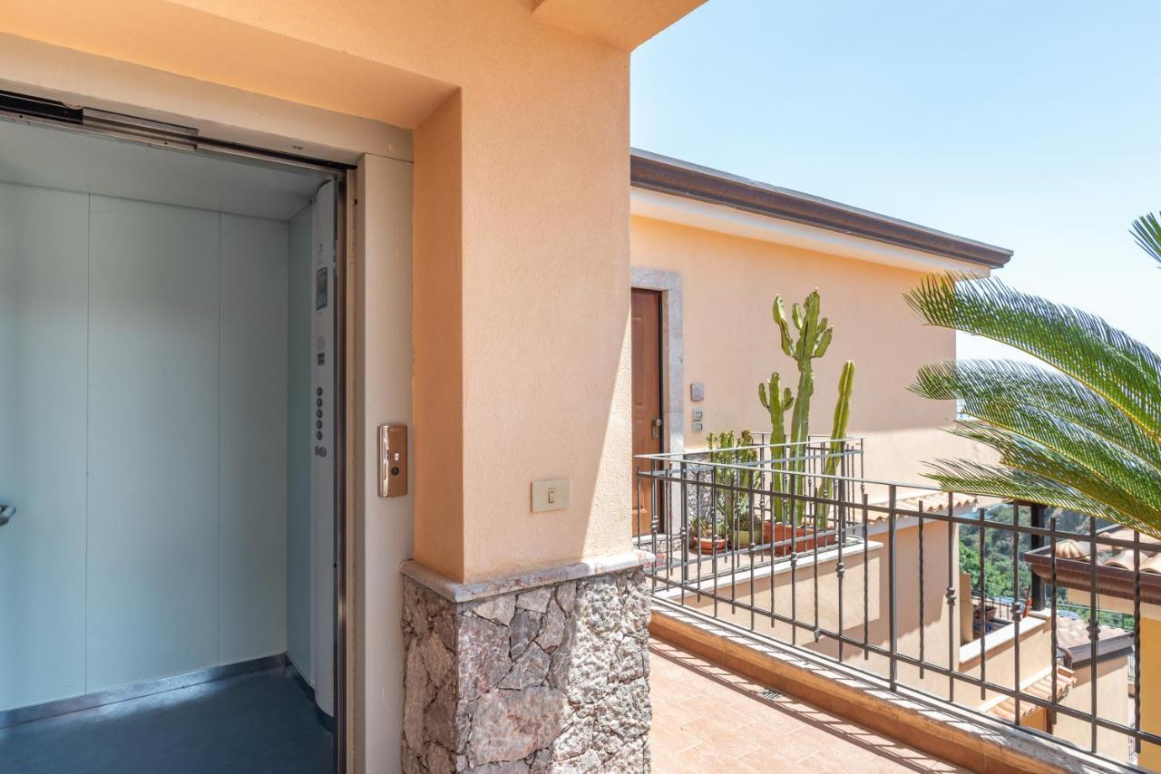 Taormina Panoramic Apartment With Parking المظهر الخارجي الصورة