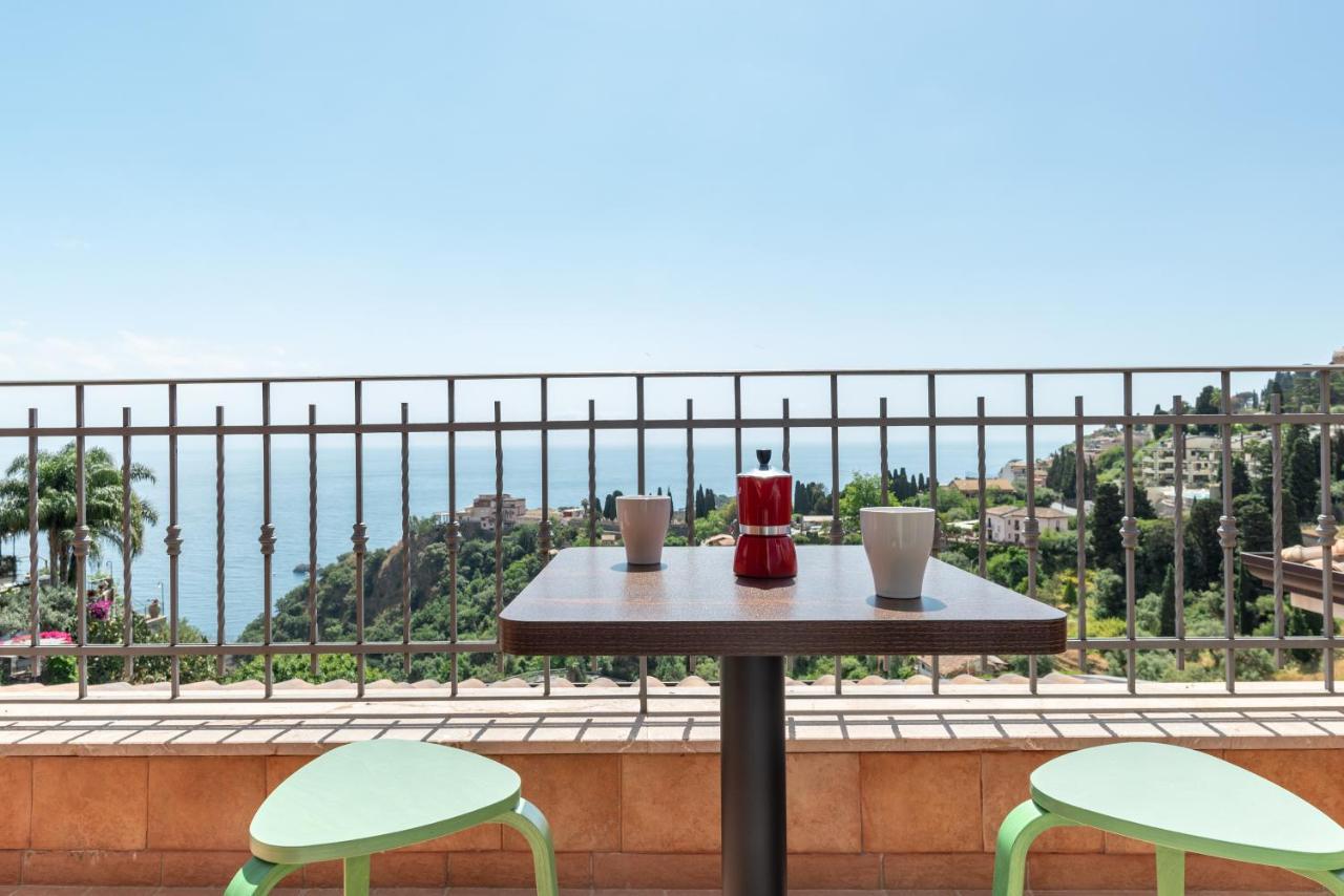 Taormina Panoramic Apartment With Parking المظهر الخارجي الصورة
